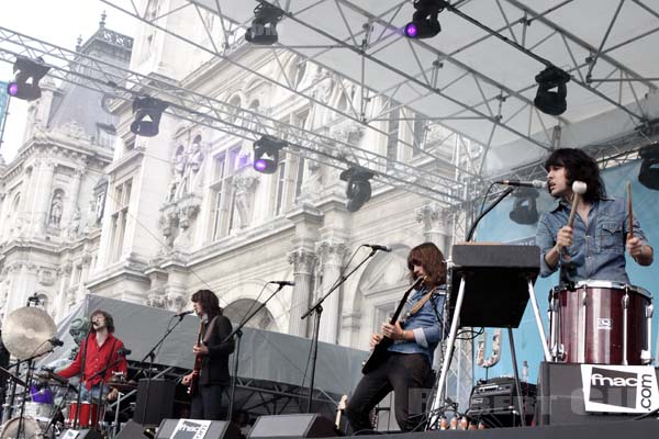 GUSH - 2010-08-06 - PARIS - Parvis de l'Hotel de Ville - 